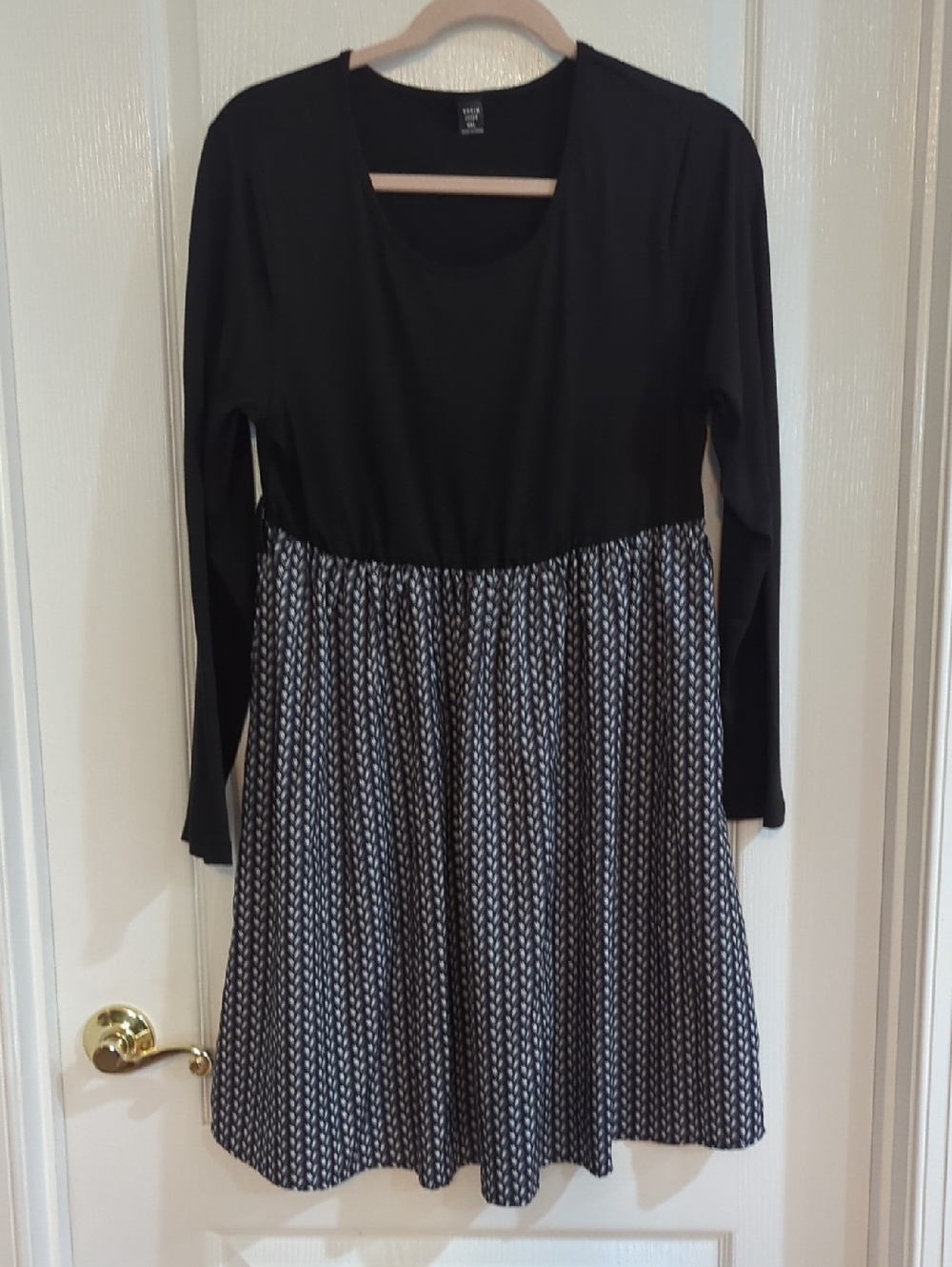 Black Long-Sleeve Knit Top with Patterned Skirt Women's Dress XL